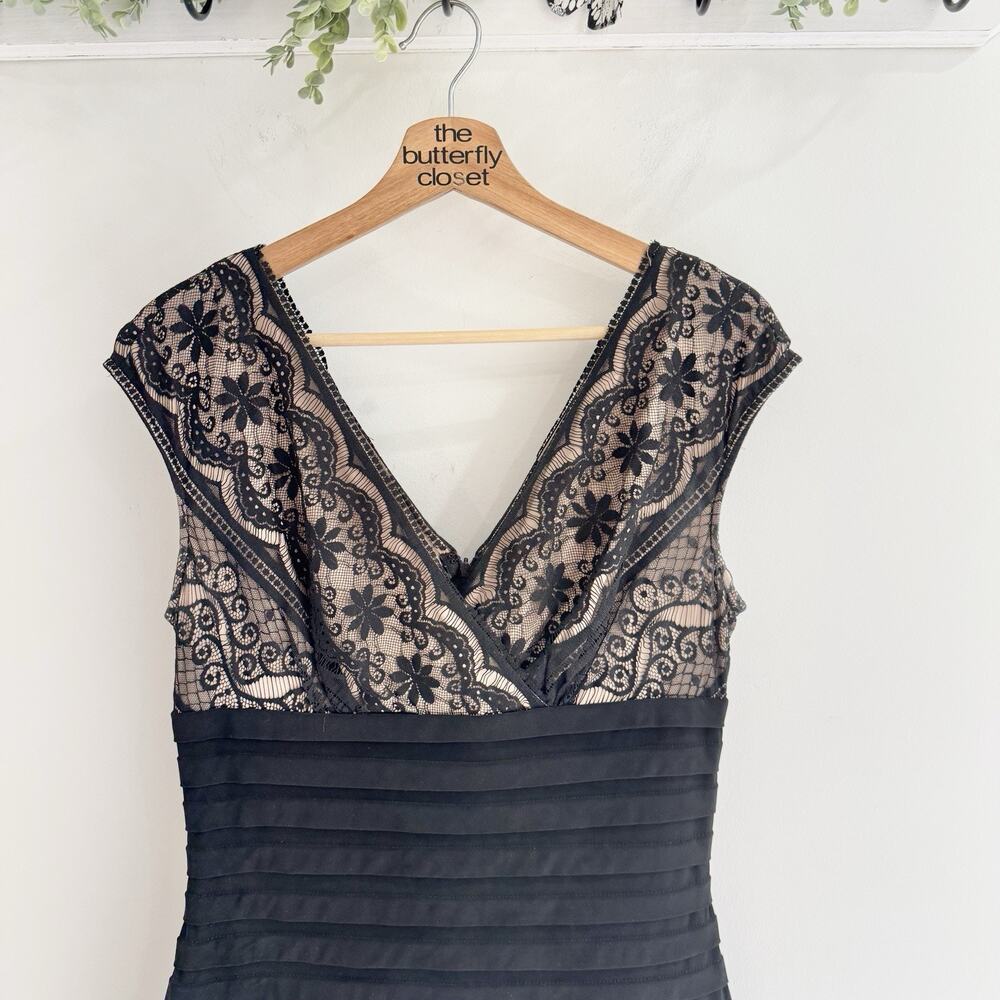 Adrianna Papell Black Lace Bandage Dress Size 10 BC formal cocktail party - Picture 2 of 4